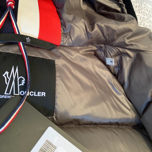 Moncler “Hintertux” Grenoble, exclusive color. - Picture 9 of 15